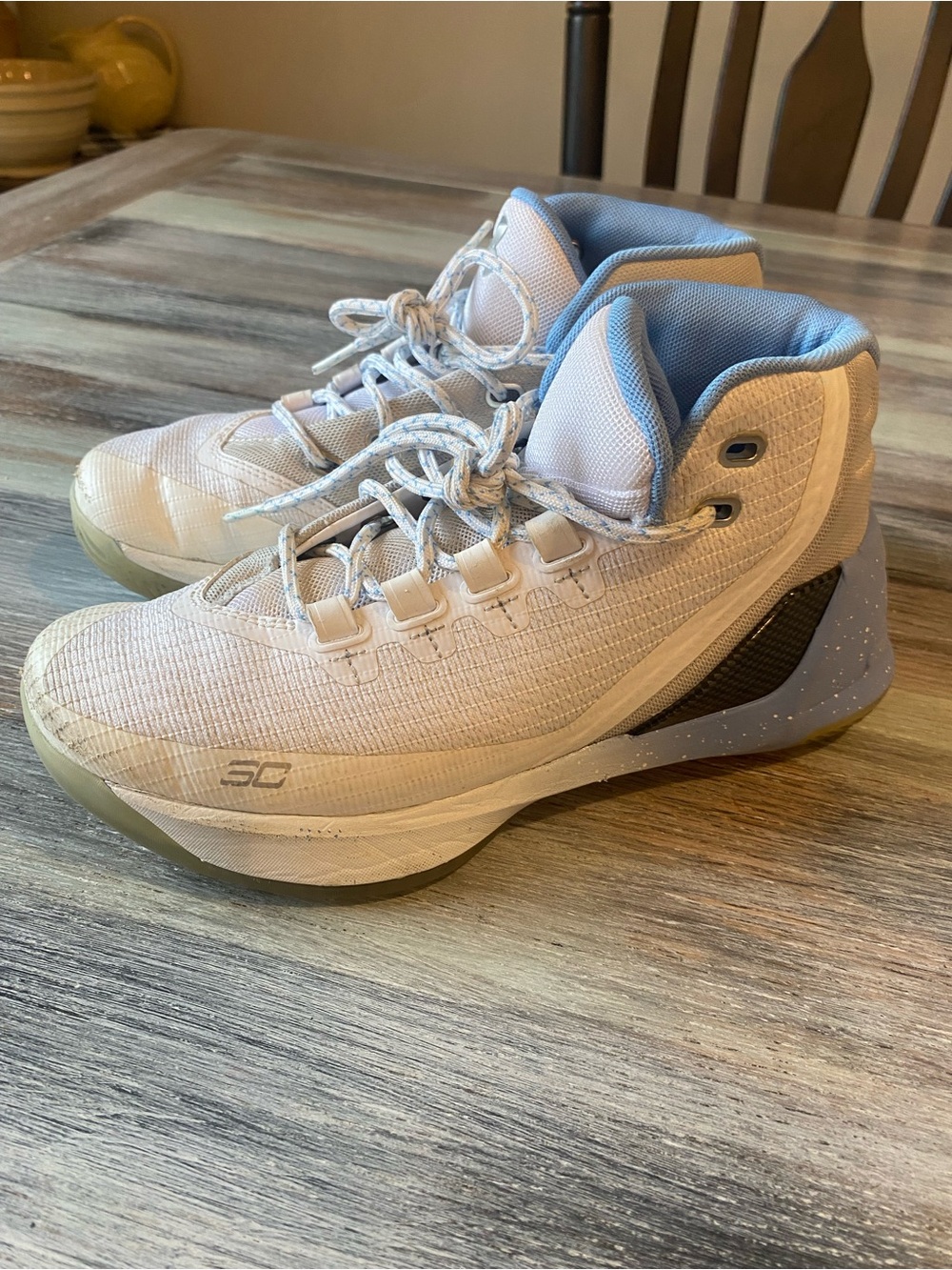 Under Armour Curry 3 'Birthday' in white and light blue 4.5 youth basketball